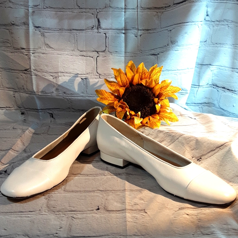 Vaneli 1/2 inch Heel Pumps White Size 11